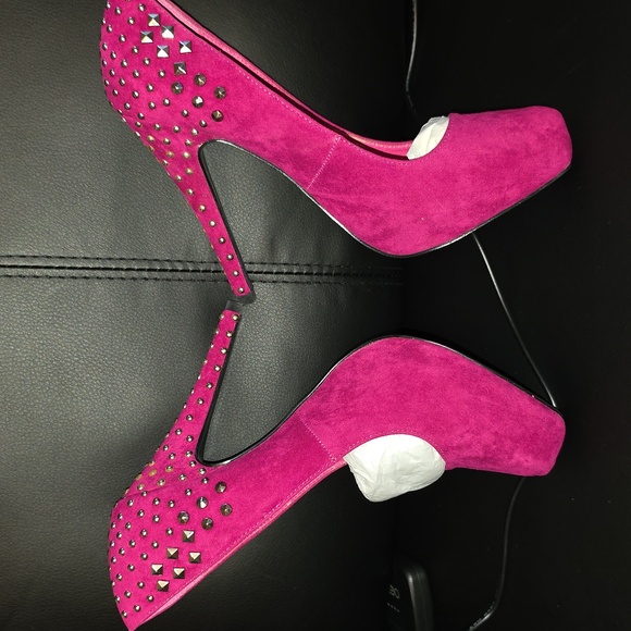 Shoes - Picture 2 of 6